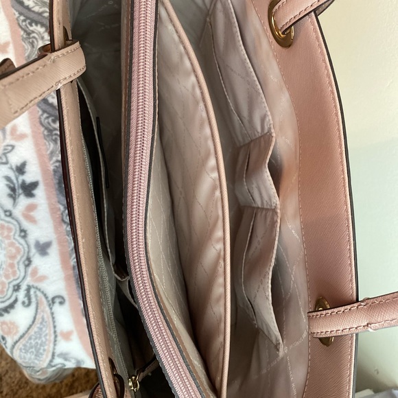 Micheal Kors Tote Bag - Picture 3 of 3